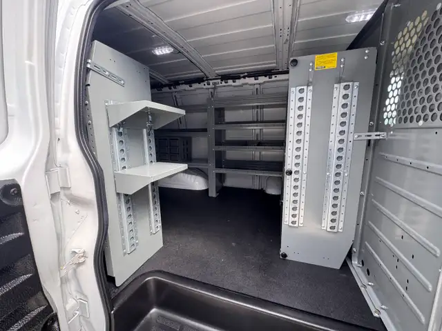 2015 Chevrolet Express - Photo 5