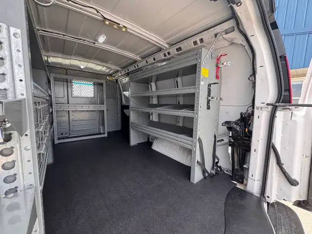 2015 Chevrolet Express - Photo 8