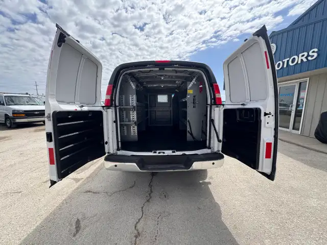 2015 Chevrolet Express - Photo 12