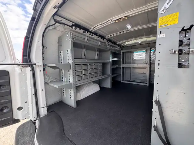 2015 Chevrolet Express - Photo 13