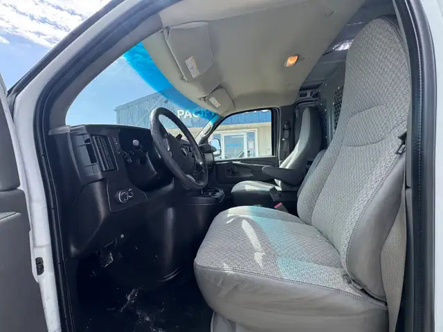 2015 Chevrolet Express - Photo 16