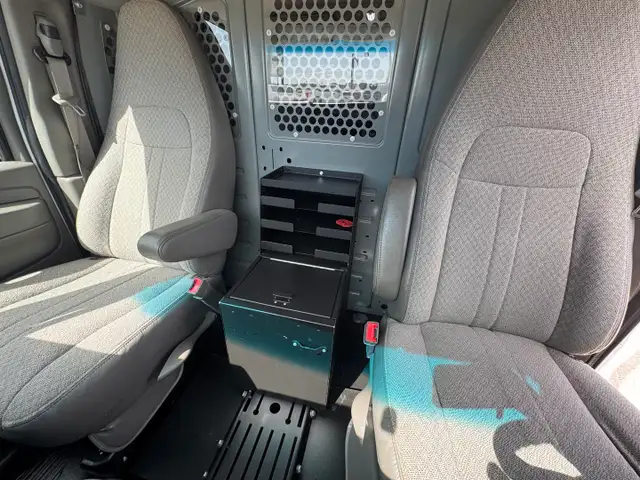2015 Chevrolet Express - Photo 19