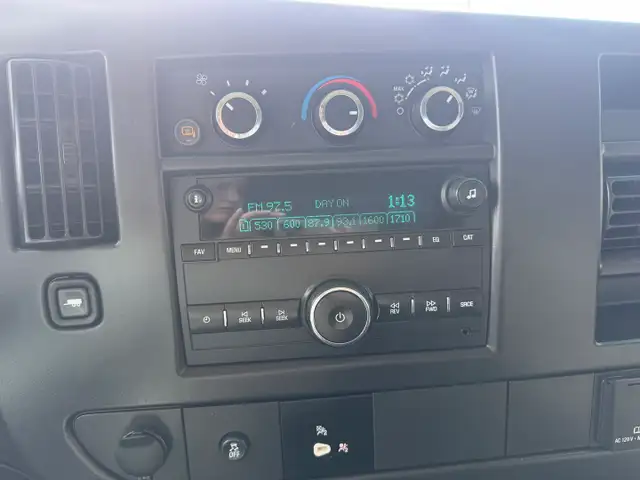 2015 Chevrolet Express - Photo 21