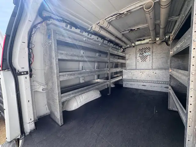 2015 Chevrolet Express - Photo 5