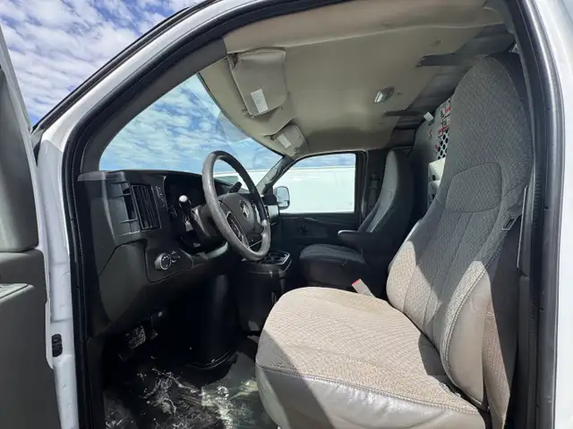 2015 Chevrolet Express - Photo 7