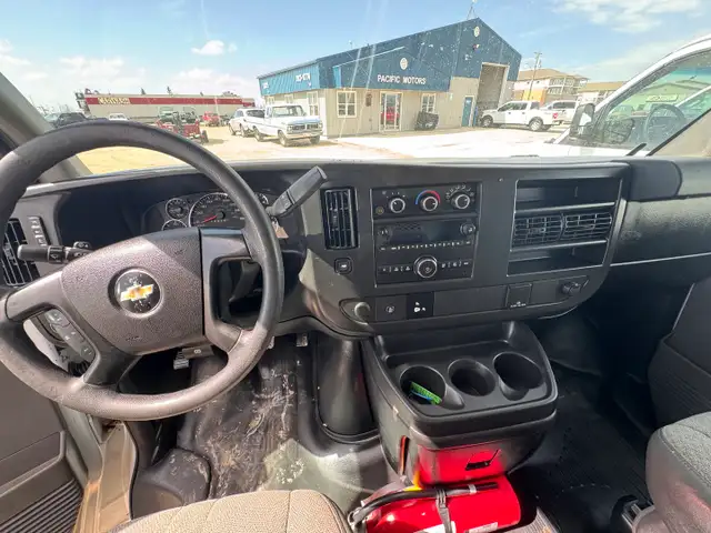 2015 Chevrolet Express - Photo 8