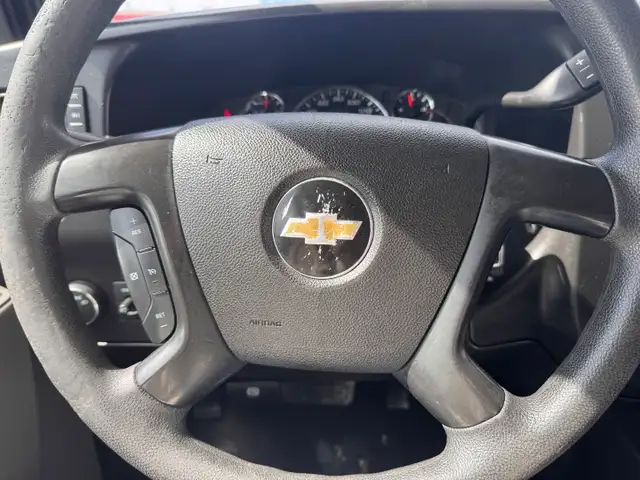 2015 Chevrolet Express - Photo 9