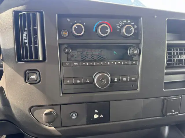 2015 Chevrolet Express - Photo 10