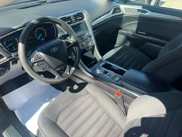 2017 Ford Fusion SE - Photo 9