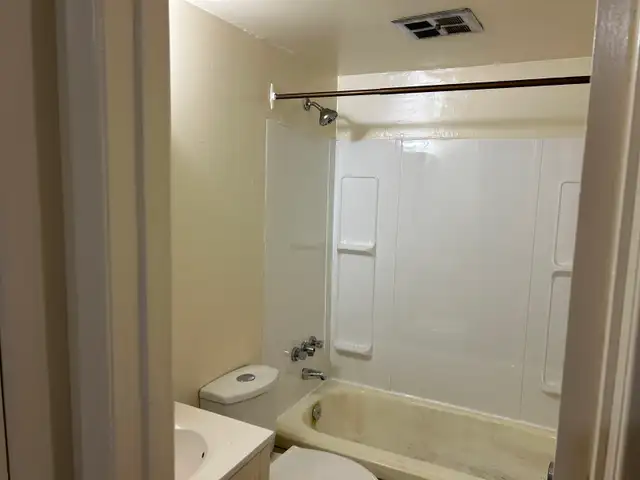 1 Bedroom - EK/Elmwood - 320 Poplar Ave - Photo 7