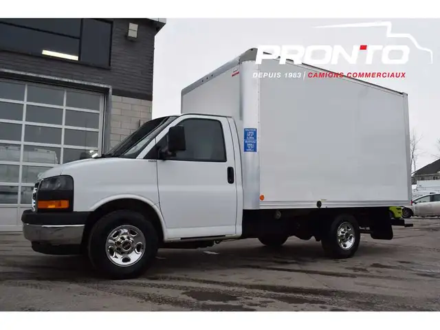 2019 GMC Savana 3500 / Cube 12 pied / 6.0L V8 / Attache remorque