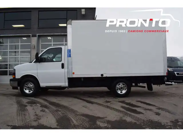2019 GMC Savana 3500 / Cube 12 pied / 6.0L V8 / Attache remorque - Photo 2