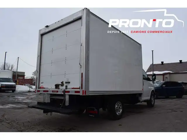 2019 GMC Savana 3500 / Cube 12 pied / 6.0L V8 / Attache remorque - Photo 5