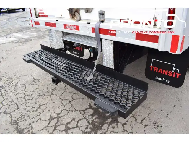 2019 GMC Savana 3500 / Cube 12 pied / 6.0L V8 / Attache remorque - Photo 6