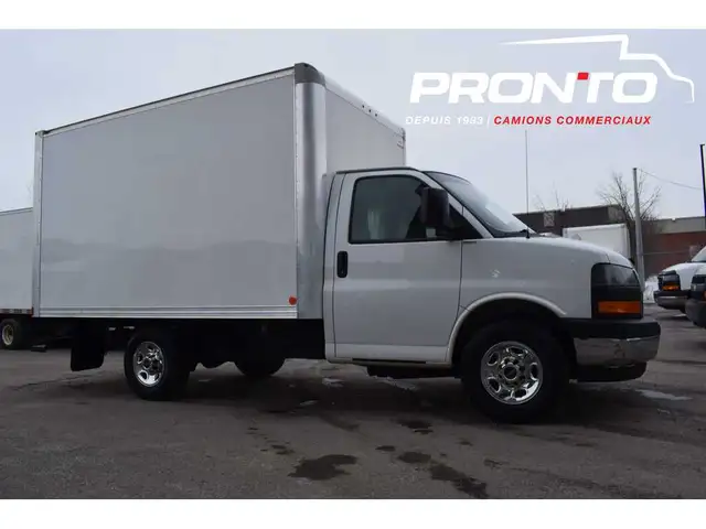 2019 GMC Savana 3500 / Cube 12 pied / 6.0L V8 / Attache remorque - Photo 8