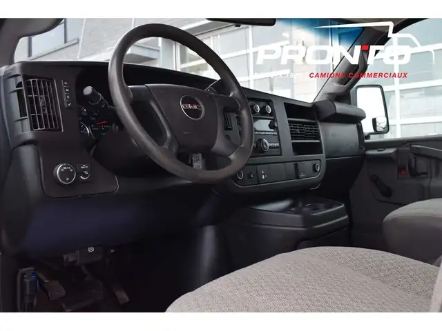 2019 GMC Savana 3500 / Cube 12 pied / 6.0L V8 / Attache remorque - Photo 12