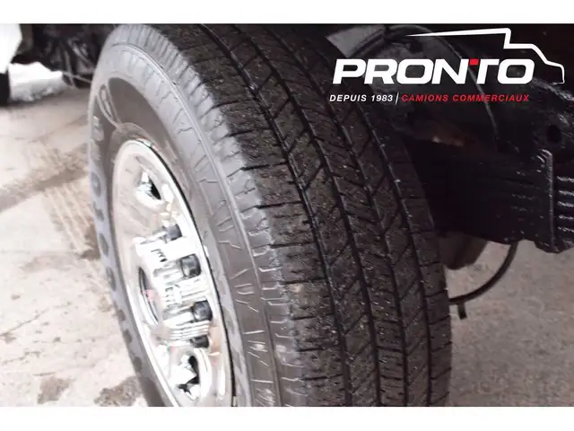 2019 GMC Savana 3500 / Cube 12 pied / 6.0L V8 / Attache remorque - Photo 13