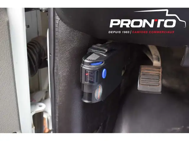 2019 GMC Savana 3500 / Cube 12 pied / 6.0L V8 / Attache remorque - Photo 16