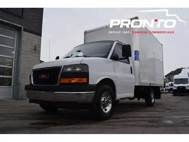 2019 GMC Savana 3500 / Cube 12 pied / 6.0L V8 / Attache remorque - Photo 20