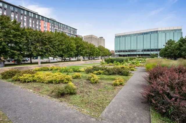 Furnished Studio - DOWNTOWN - Photo 10