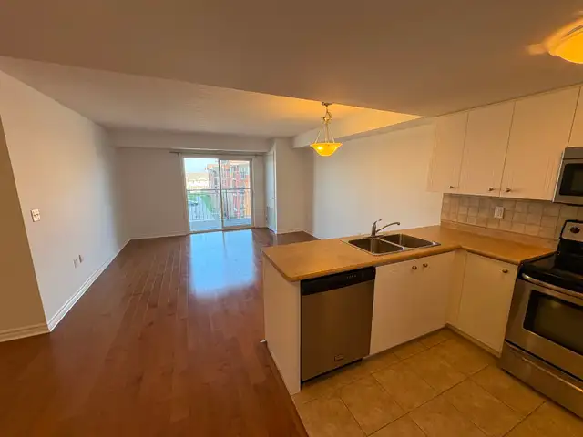 newly renovated 3 bed 2 bath condo south guelph private balcony - Photo 2