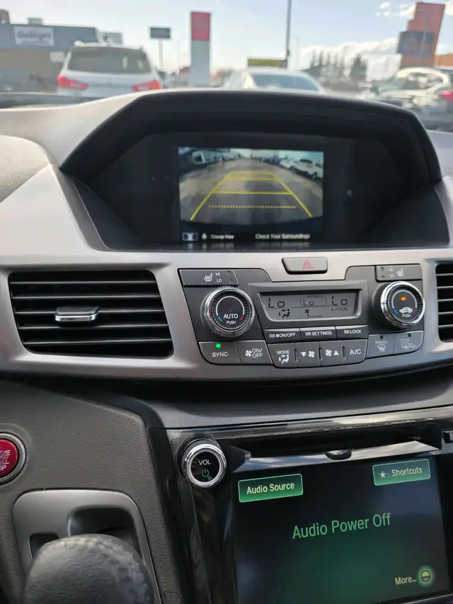 2015 Honda Odyssey 4dr Wgn Touring w/RES & Navi - Photo 18