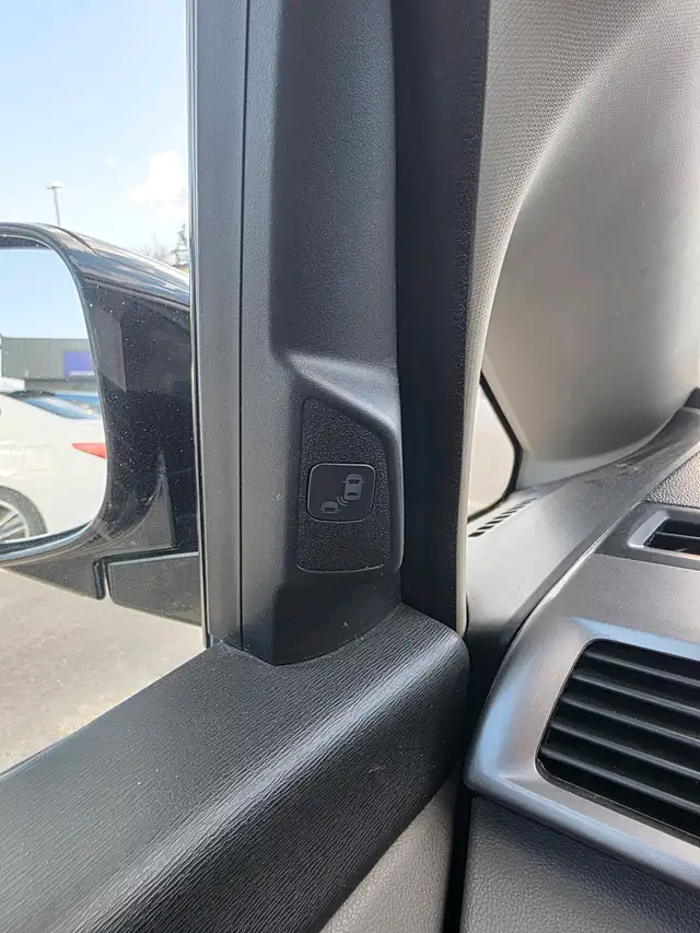 2015 Honda Odyssey 4dr Wgn Touring w/RES & Navi - Photo 23