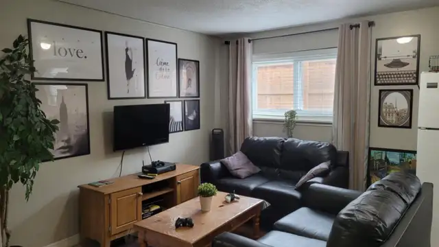 SHORT WALK TO CONESTOGA COLLEGE -STUDENT ROOMS FOR RENT - Photo 2