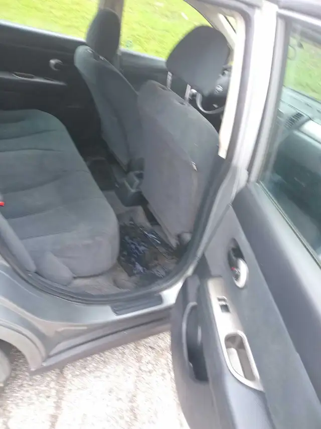 Car and trucks - Photo 8