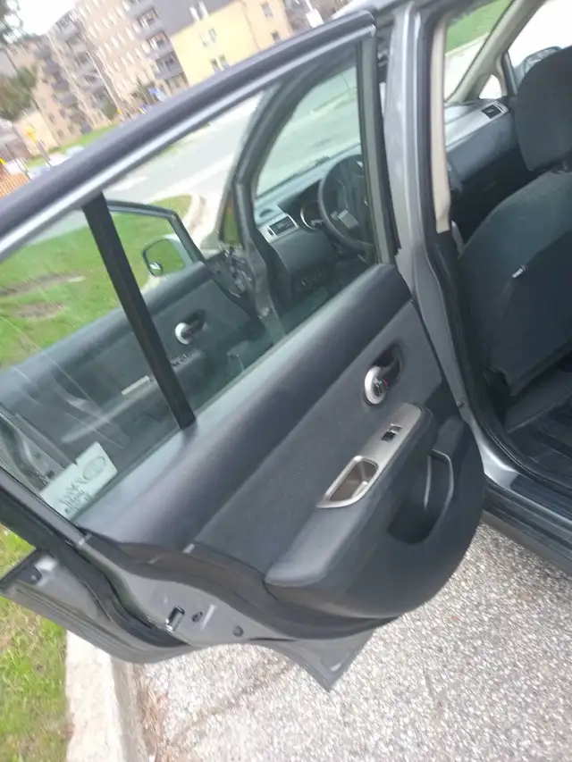 Car and trucks - Photo 10