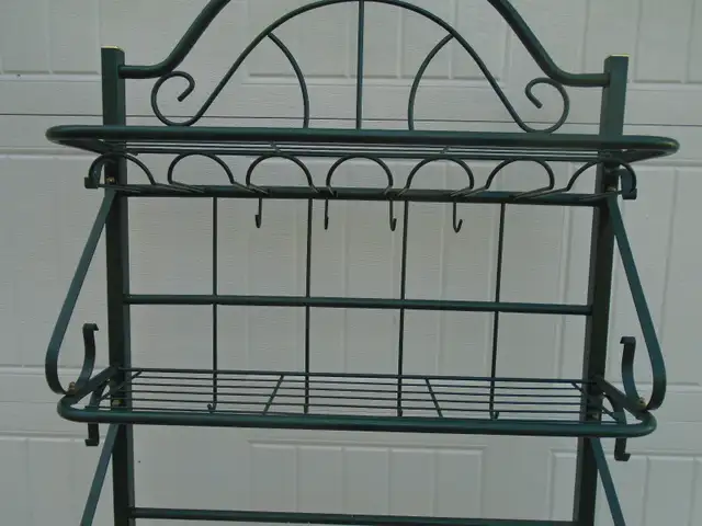 Metal Shelf - Photo 3