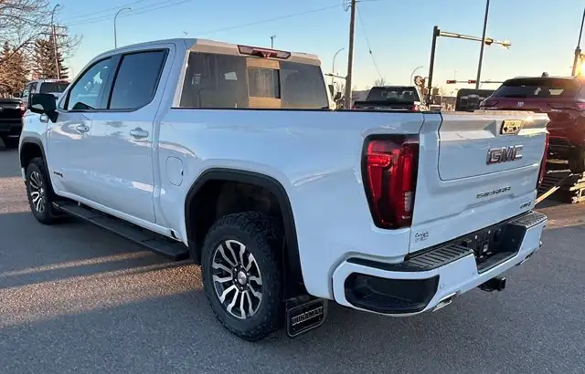 2023 GMC Sierra 1500 AT4 Crew Cab - Photo 3