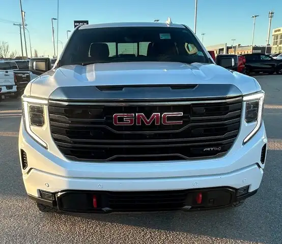 2023 GMC Sierra 1500 AT4 Crew Cab - Photo 8
