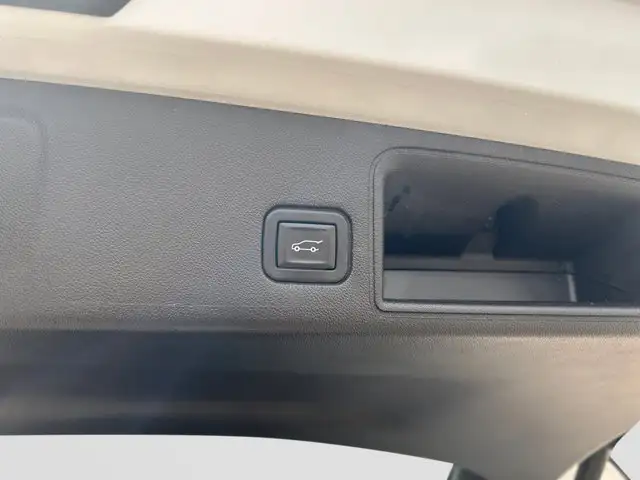 2023 GMC Terrain Denali AWD - Photo 10