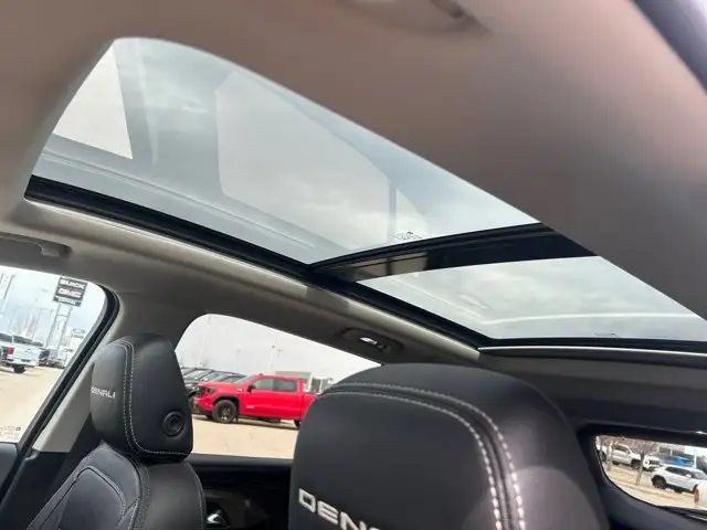 2023 GMC Terrain Denali AWD - Photo 17