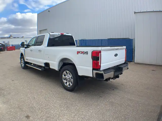 2026 Ford Super Duty F-350 SRW Lariat FX4 618A - Photo 3