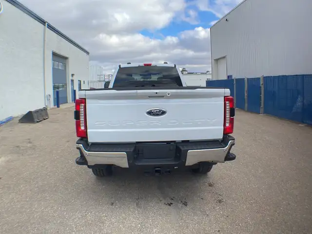 2026 Ford Super Duty F-350 SRW Lariat FX4 618A - Photo 4