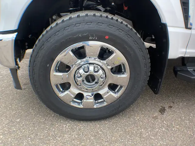 2026 Ford Super Duty F-350 SRW Lariat FX4 618A - Photo 9