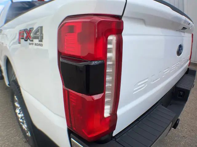 2026 Ford Super Duty F-350 SRW Lariat FX4 618A - Photo 13