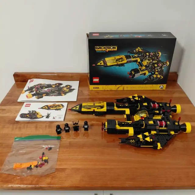 LEGO 10355 Blacktron Renegade -- Lire attentivement