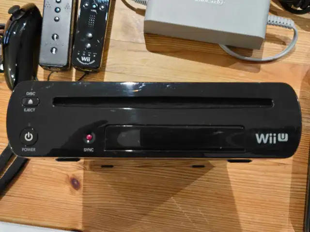 Nintendo Wii U console - Photo 6