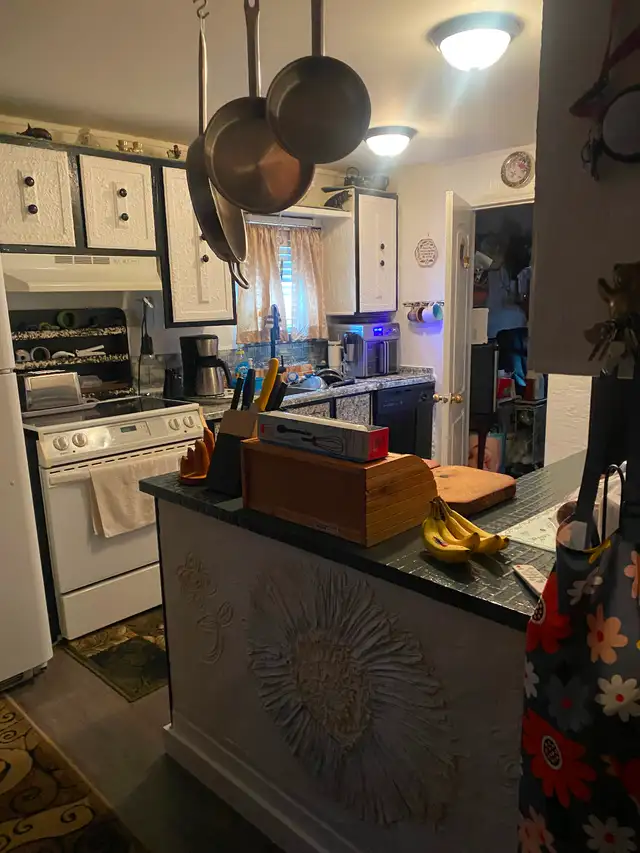 Furnished Master Bedroom!! - Photo 12