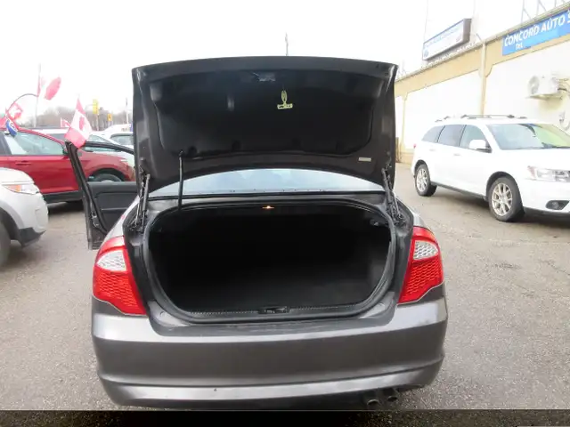 2011 Ford Fusion SE - Photo 7