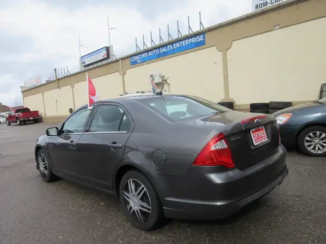2011 Ford Fusion SE - Photo 9