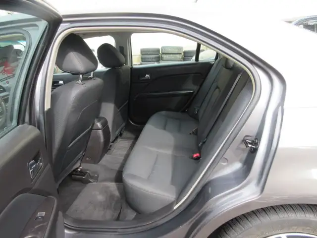 2011 Ford Fusion SE - Photo 12
