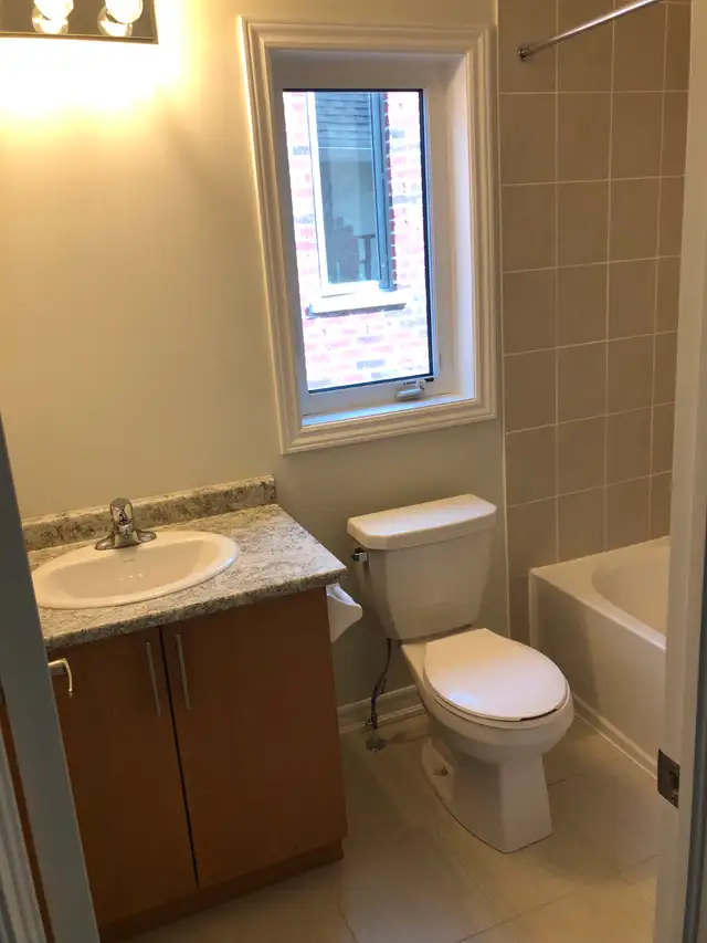 Furnished Room with Walk in closet for rent from May 1 - Thorold - Photo 2