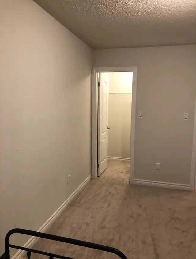 Furnished Room with Walk in closet for rent from May 1 - Thorold - Photo 5