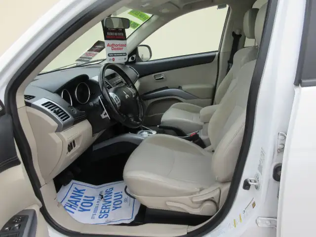 2011 Mitsubishi Outlander LS - Photo 10