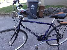 NORCO,VÉLO DE VILLE,DE 18 VITESSES, ROUES 28 POUCES.