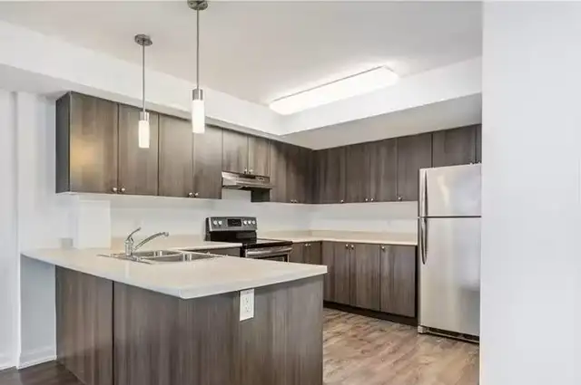 2BR Den 2.5Bath Guelph/Cambridge/Kitchener Condo/Townhome - Photo 2